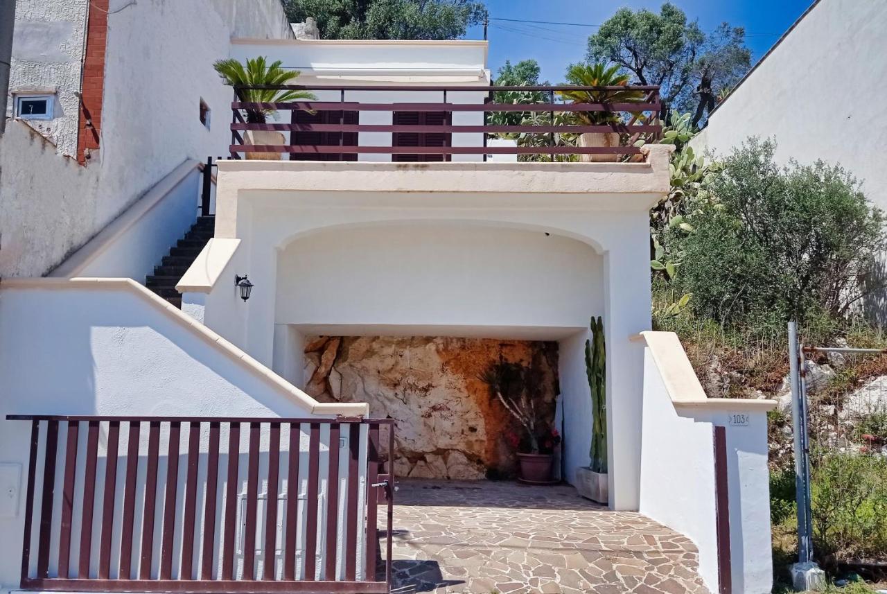 Вилла Marina Di Andrano - Alisso, Casa Vista Mare Con Parcheggio Privato E Wifi Экстерьер фото