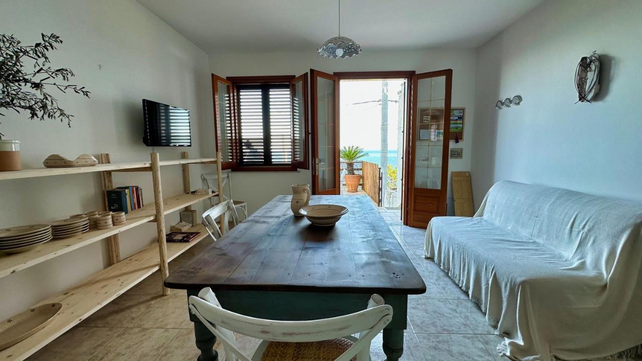 Вилла Marina Di Andrano - Alisso, Casa Vista Mare Con Parcheggio Privato E Wifi Экстерьер фото